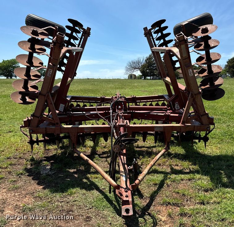 image for item NQ9561 Massey Ferguson  820 tandem disk