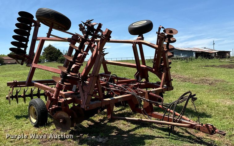 image for item NQ9561 Massey Ferguson  820 tandem disk