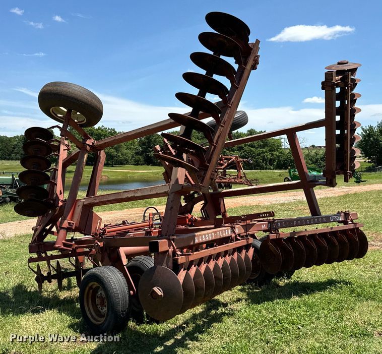 image for item NQ9561 Massey Ferguson  820 tandem disk