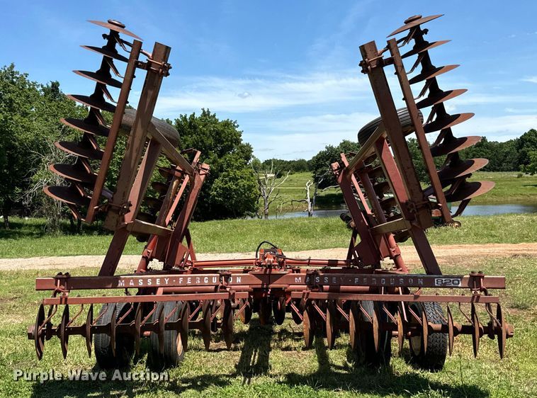 image for item NQ9561 Massey Ferguson  820 tandem disk