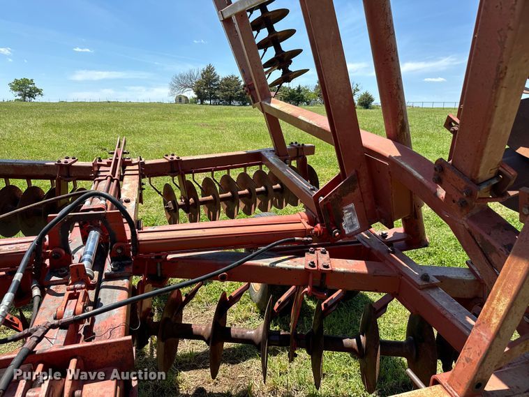 image for item NQ9561 Massey Ferguson  820 tandem disk