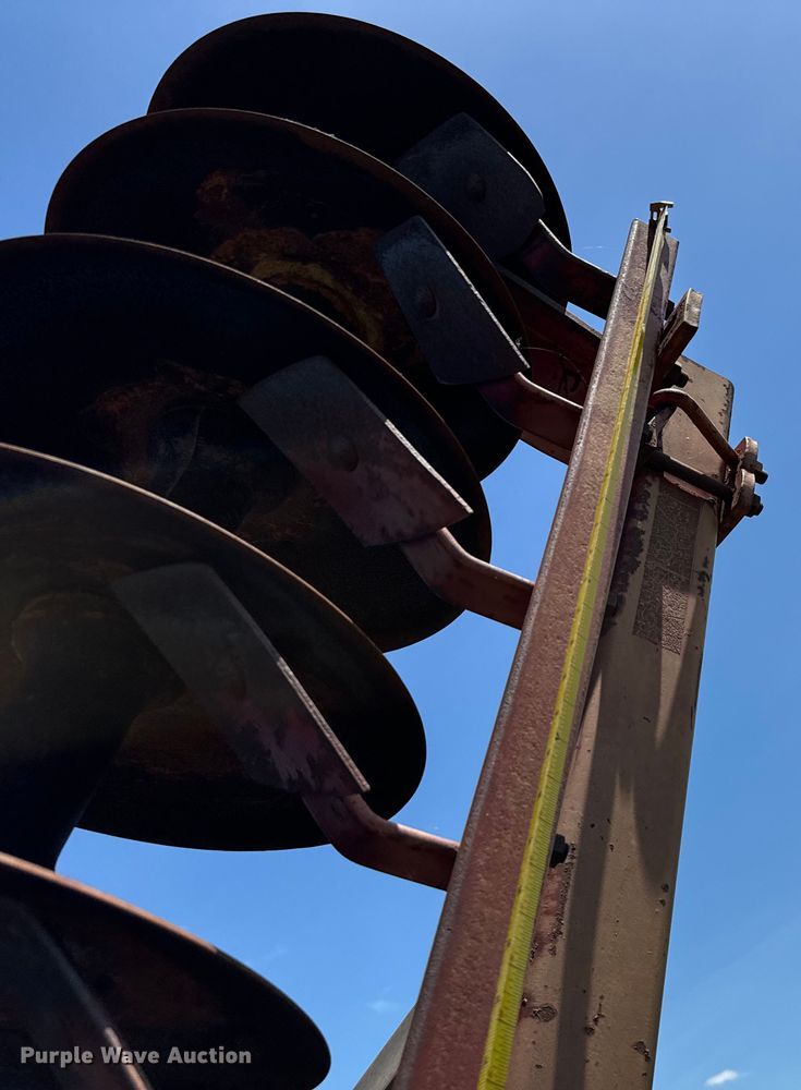 image for item NQ9561 Massey Ferguson  820 tandem disk