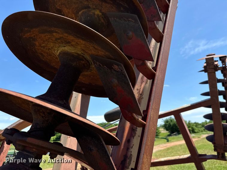 image for item NQ9561 Massey Ferguson  820 tandem disk