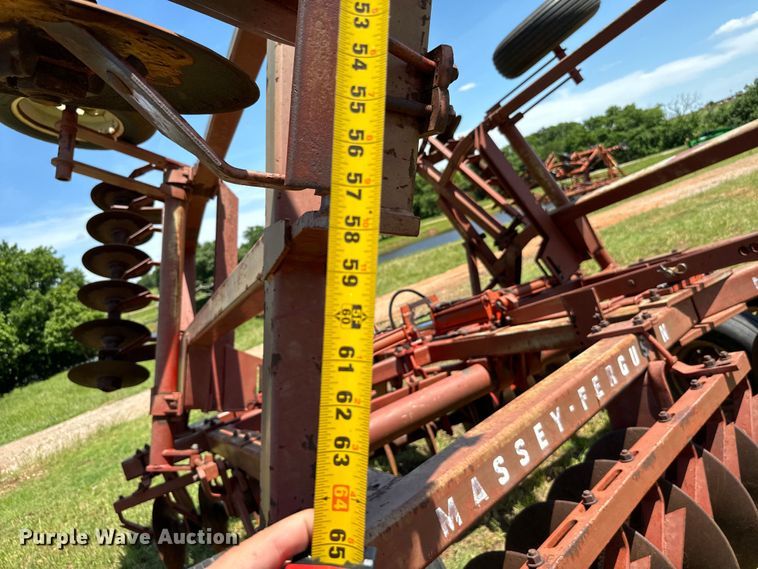 image for item NQ9561 Massey Ferguson  820 tandem disk