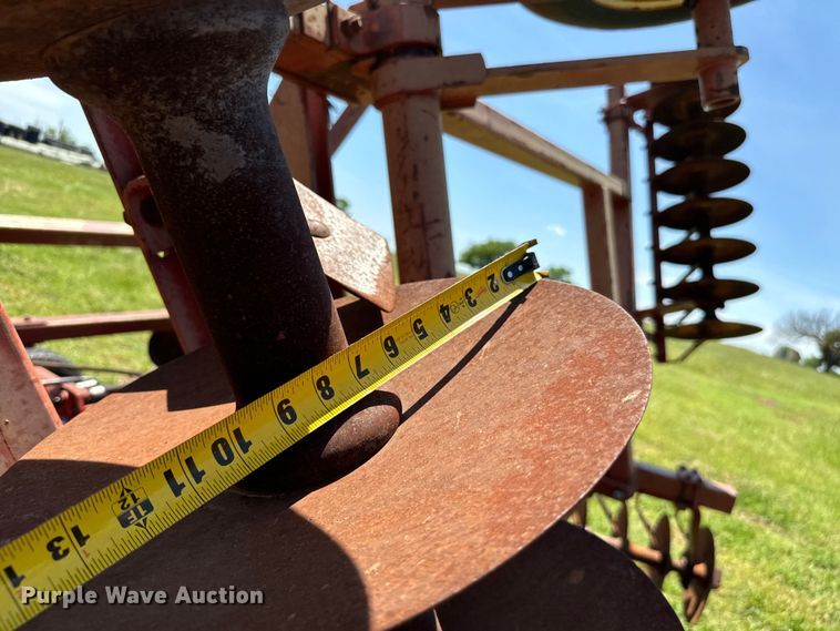 image for item NQ9561 Massey Ferguson  820 tandem disk