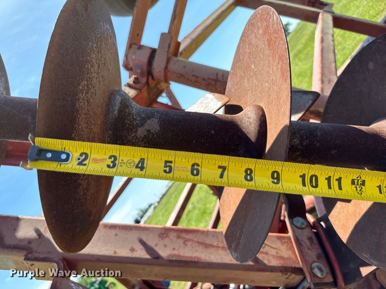 image for item NQ9561 Massey Ferguson  820 tandem disk