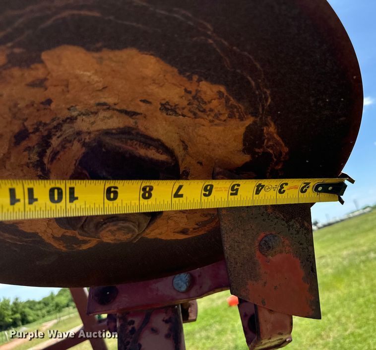 image for item NQ9561 Massey Ferguson  820 tandem disk