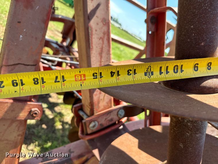 image for item NQ9561 Massey Ferguson  820 tandem disk