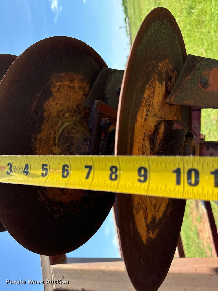 image for item NQ9561 Massey Ferguson  820 tandem disk