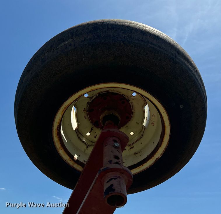 image for item NQ9561 Massey Ferguson  820 tandem disk