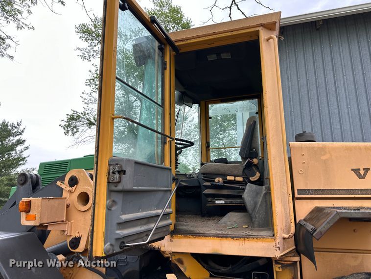 image for item NT9245 1994 Volvo BM L70B wheel loader