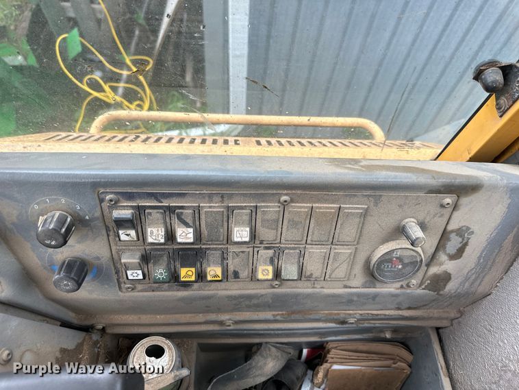 image for item NT9245 1994 Volvo BM L70B wheel loader