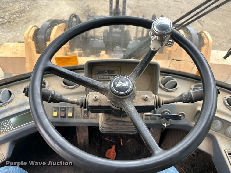 image for item NT9245 1994 Volvo BM L70B wheel loader