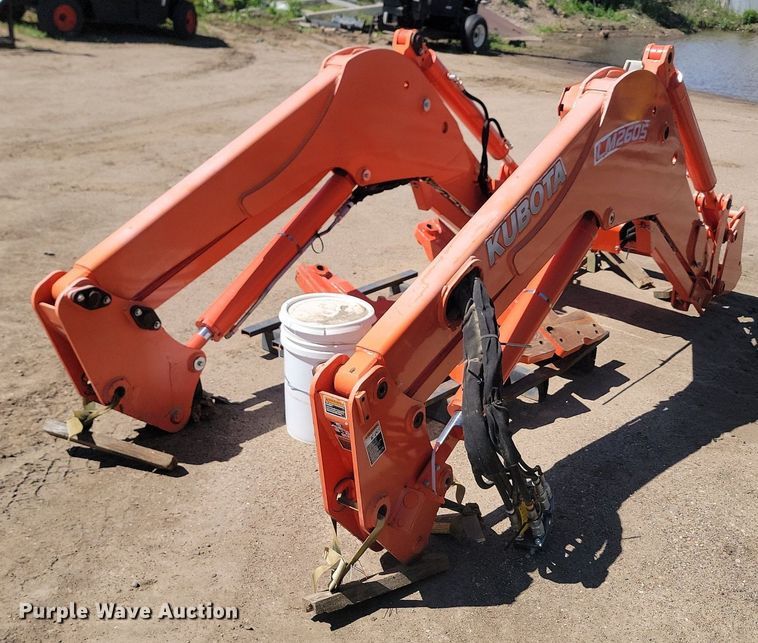 image for item NZ9861 Kubota  LM2605 loader