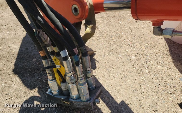 image for item NZ9861 Kubota  LM2605 loader