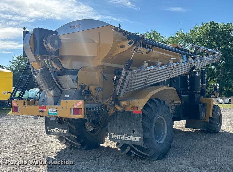 image for item OE9225 2016 TerraGator 8400B applicator