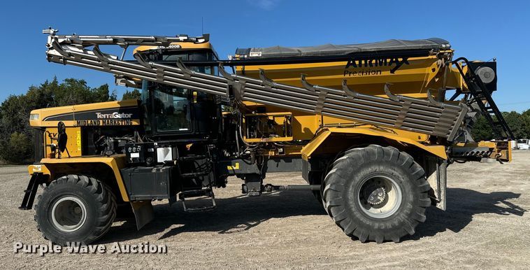 image for item OE9225 2016 TerraGator 8400B applicator