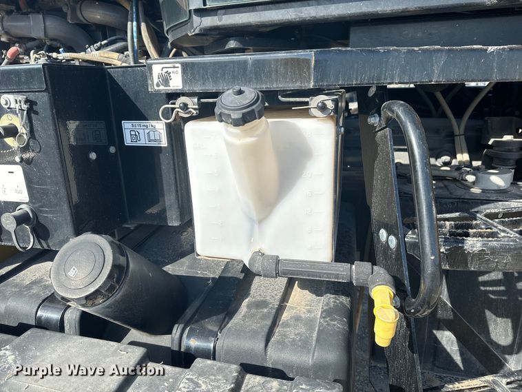 image for item OE9225 2016 TerraGator 8400B applicator