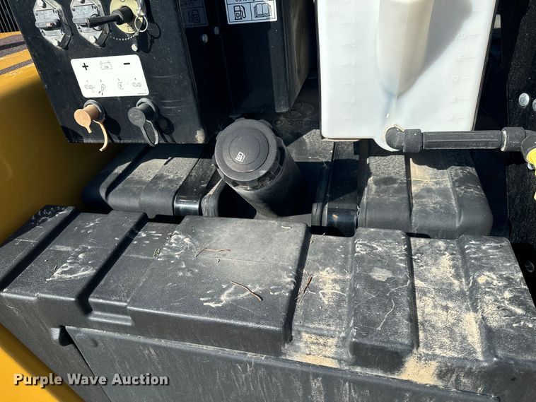 image for item OE9225 2016 TerraGator 8400B applicator