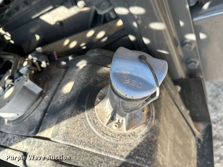 image for item OE9225 2016 TerraGator 8400B applicator