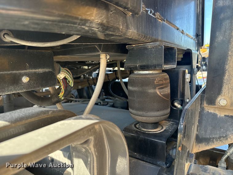 image for item OE9225 2016 TerraGator 8400B applicator