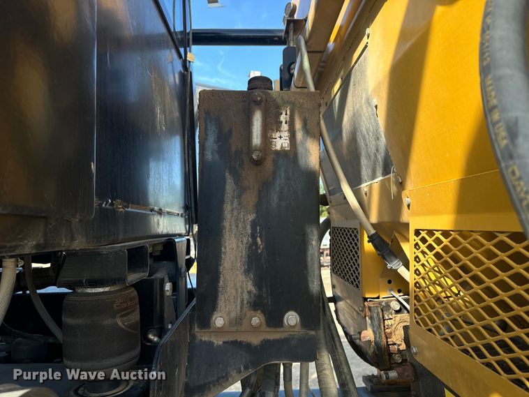 image for item OE9225 2016 TerraGator 8400B applicator