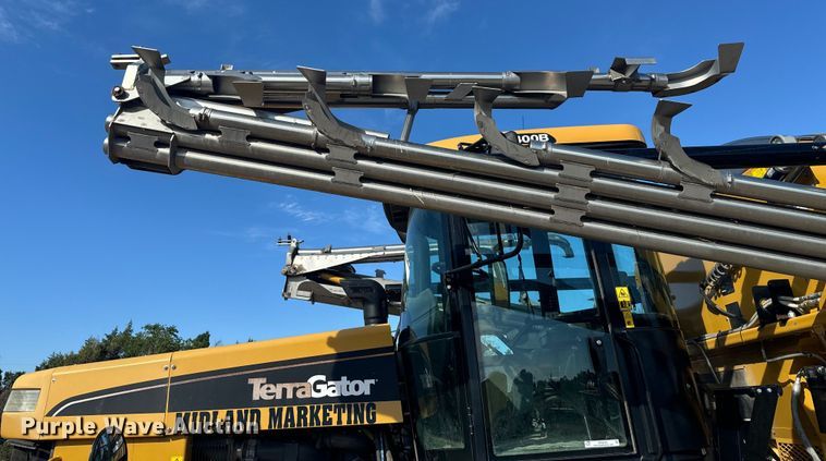 image for item OE9225 2016 TerraGator 8400B applicator