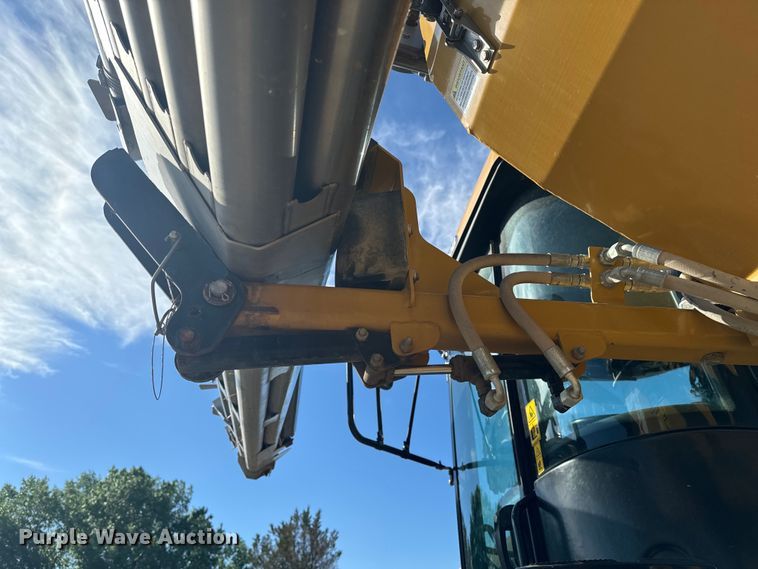 image for item OE9225 2016 TerraGator 8400B applicator