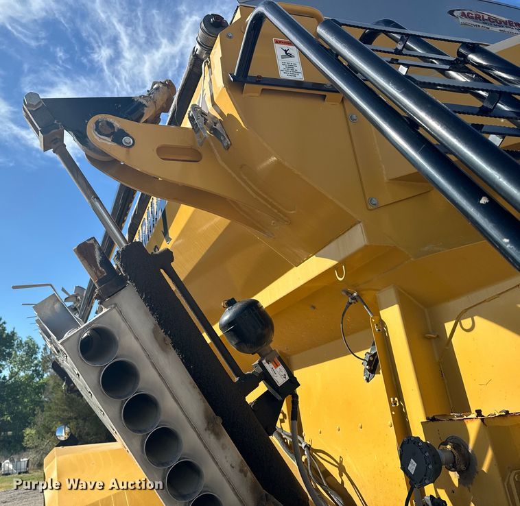 image for item OE9225 2016 TerraGator 8400B applicator