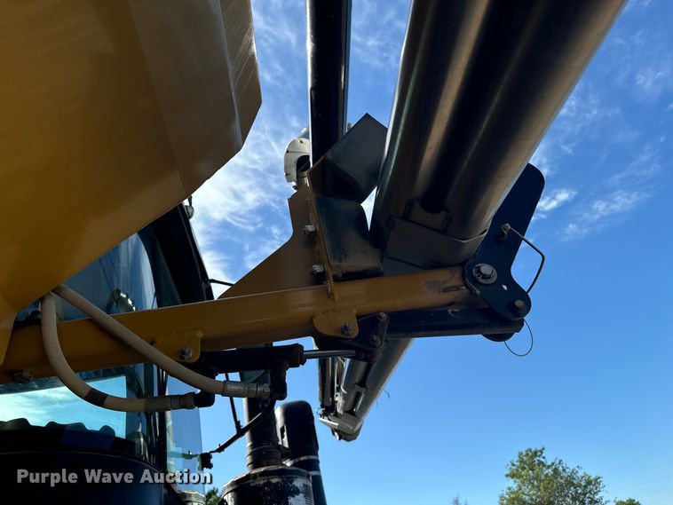 image for item OE9225 2016 TerraGator 8400B applicator