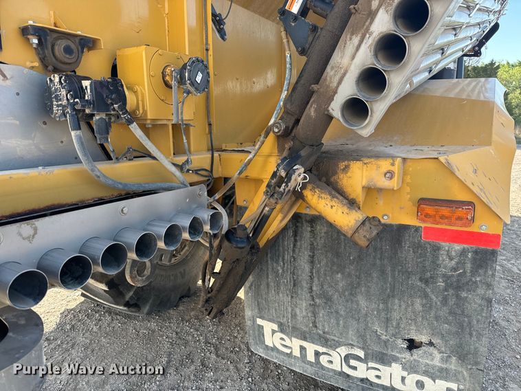 image for item OE9225 2016 TerraGator 8400B applicator