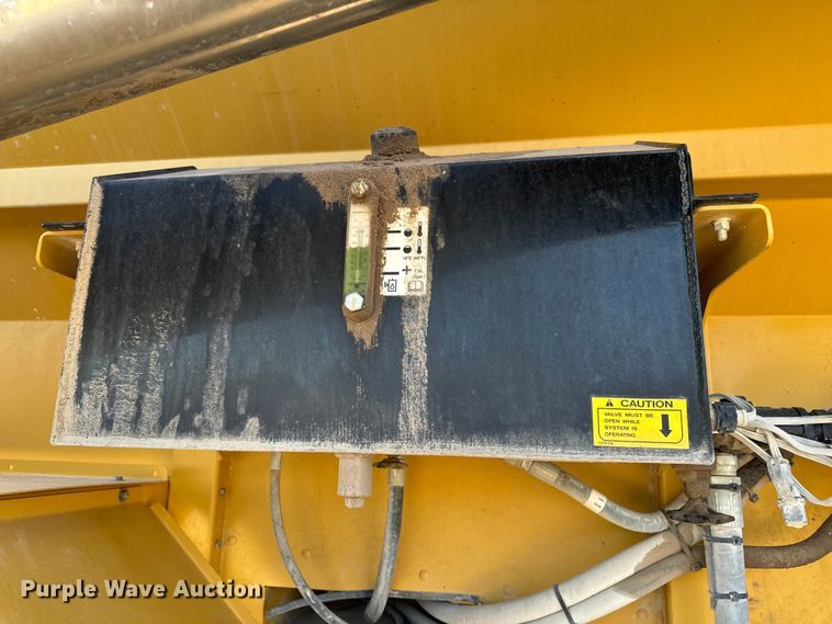 image for item OE9225 2016 TerraGator 8400B applicator