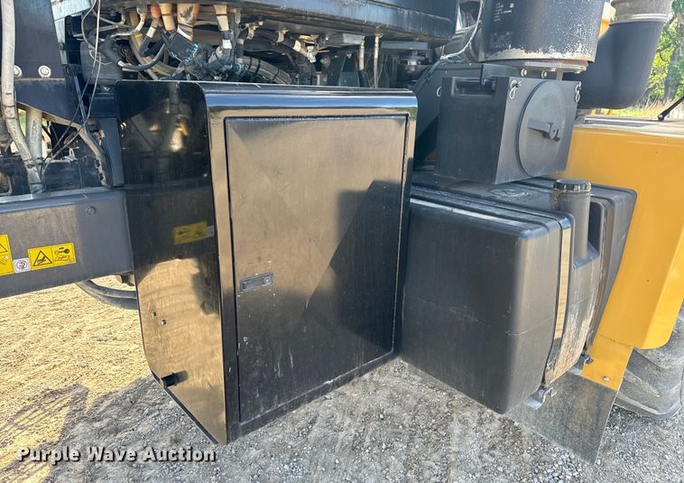 image for item OE9225 2016 TerraGator 8400B applicator