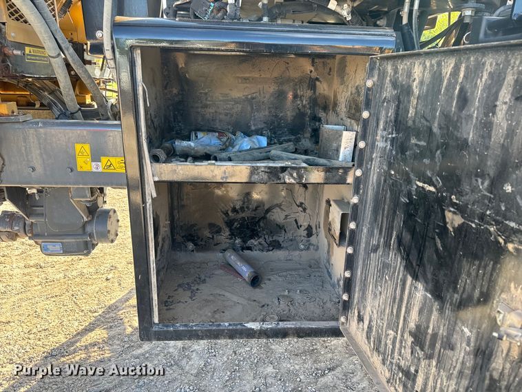 image for item OE9225 2016 TerraGator 8400B applicator