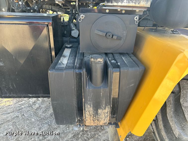 image for item OE9225 2016 TerraGator 8400B applicator