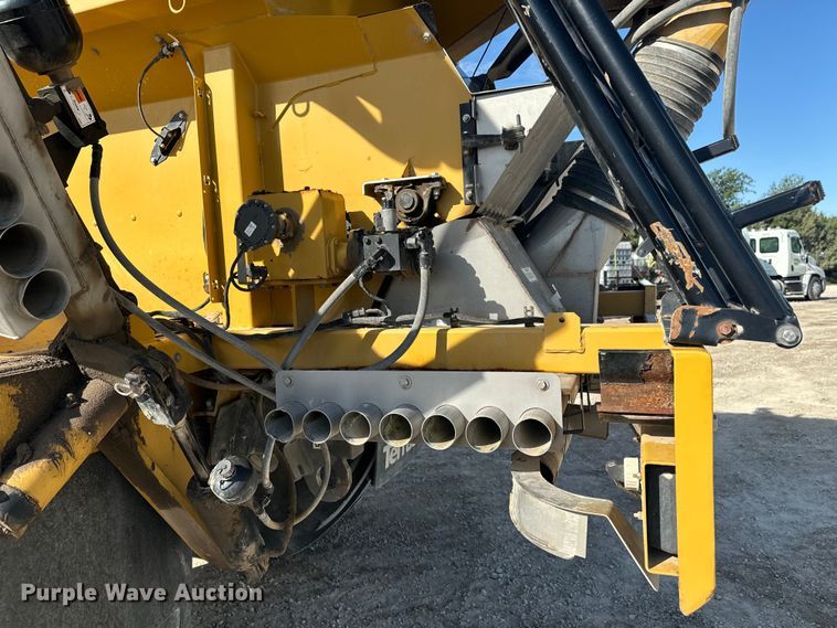 image for item OE9225 2016 TerraGator 8400B applicator