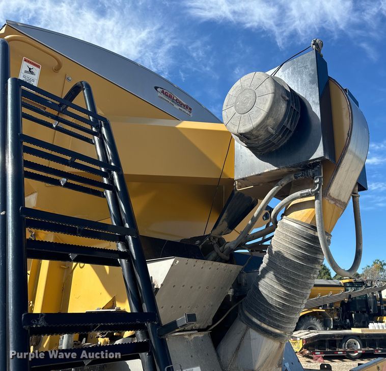 image for item OE9225 2016 TerraGator 8400B applicator