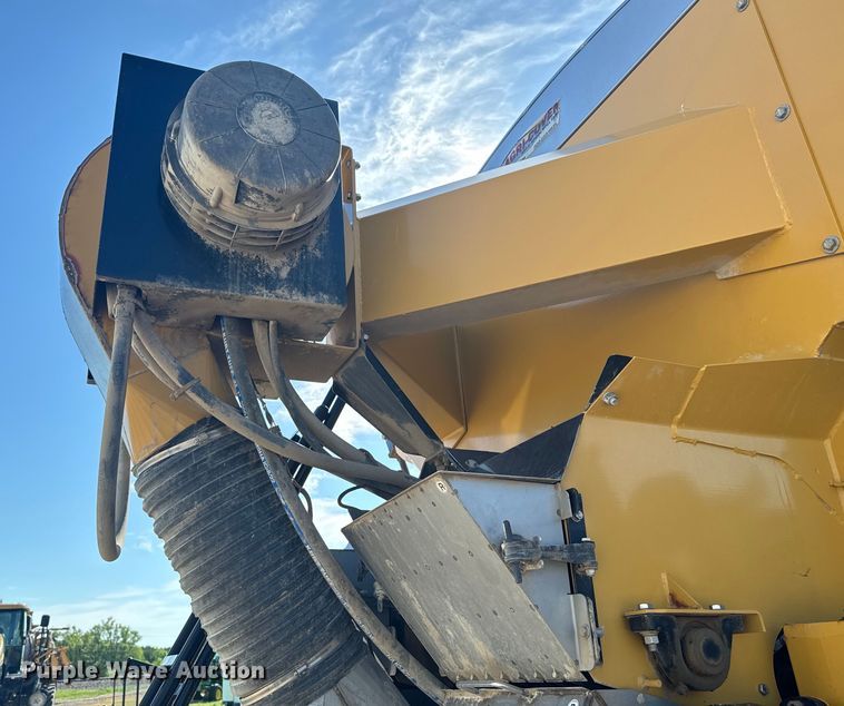 image for item OE9225 2016 TerraGator 8400B applicator