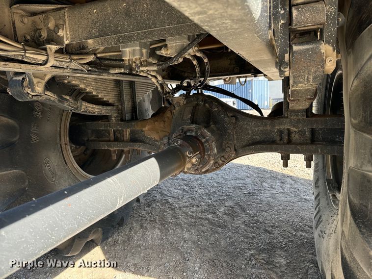 image for item OE9225 2016 TerraGator 8400B applicator