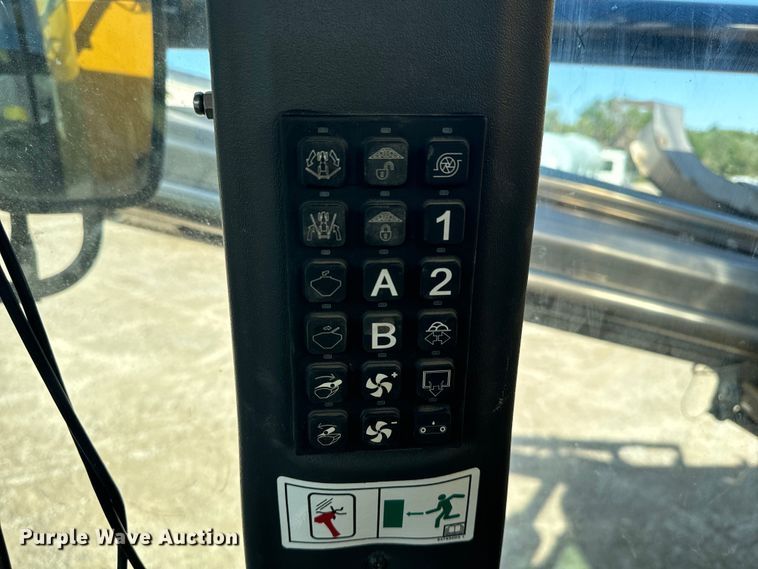 image for item OE9225 2016 TerraGator 8400B applicator