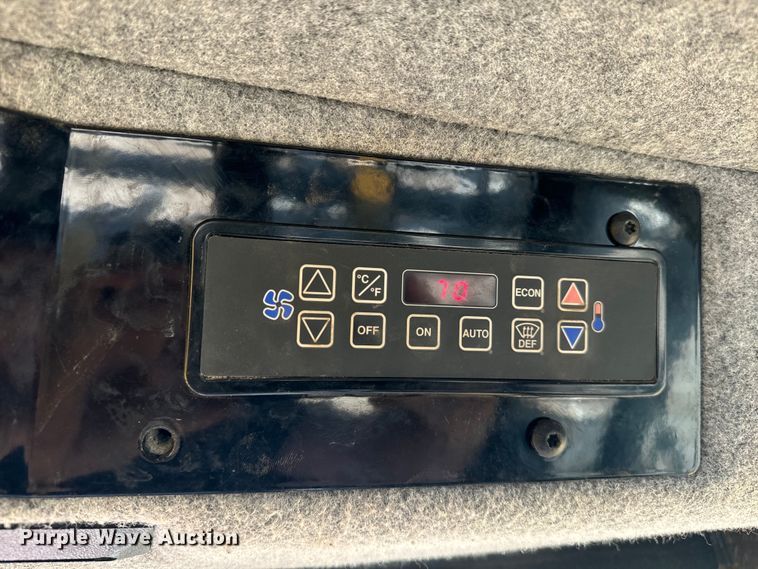 image for item OE9225 2016 TerraGator 8400B applicator