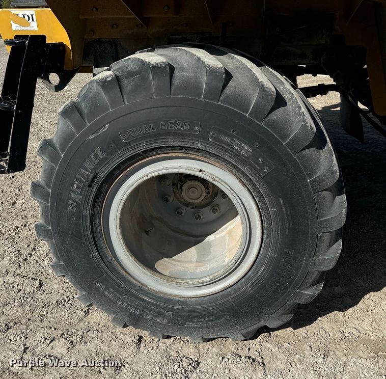 image for item OE9225 2016 TerraGator 8400B applicator