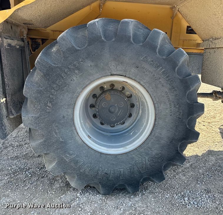 image for item OE9225 2016 TerraGator 8400B applicator