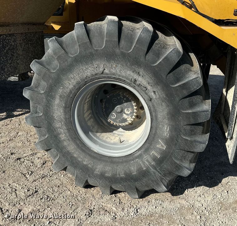 image for item OE9225 2016 TerraGator 8400B applicator