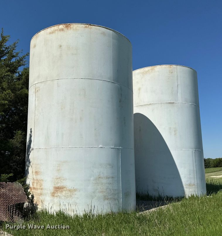 image for item OE9227 (2) tanks