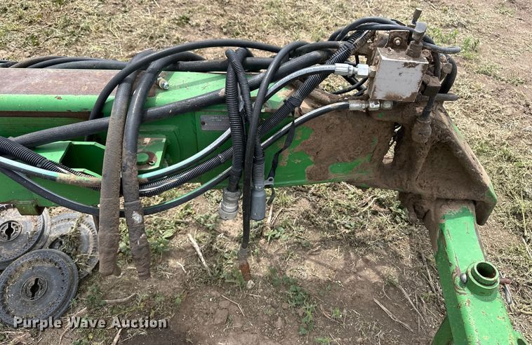 image for item OI9109 1995 John Deere 7200 Conservation planter