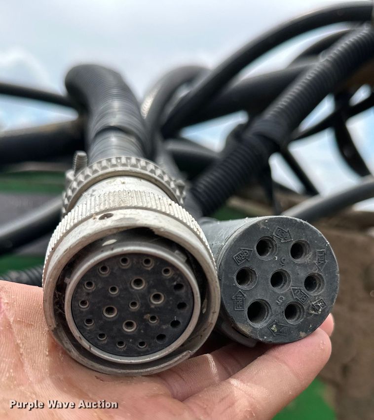 image for item OI9109 1995 John Deere 7200 Conservation planter