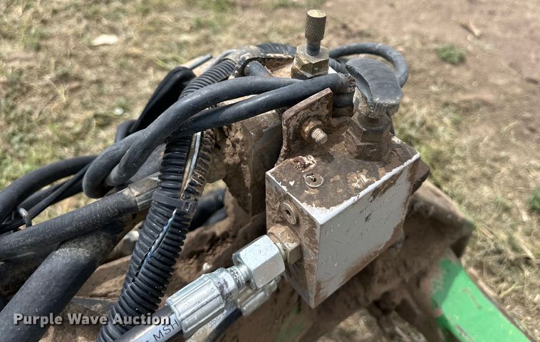 image for item OI9109 1995 John Deere 7200 Conservation planter