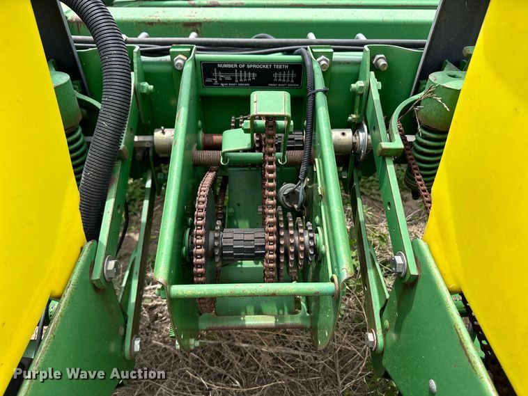 image for item OI9109 1995 John Deere 7200 Conservation planter