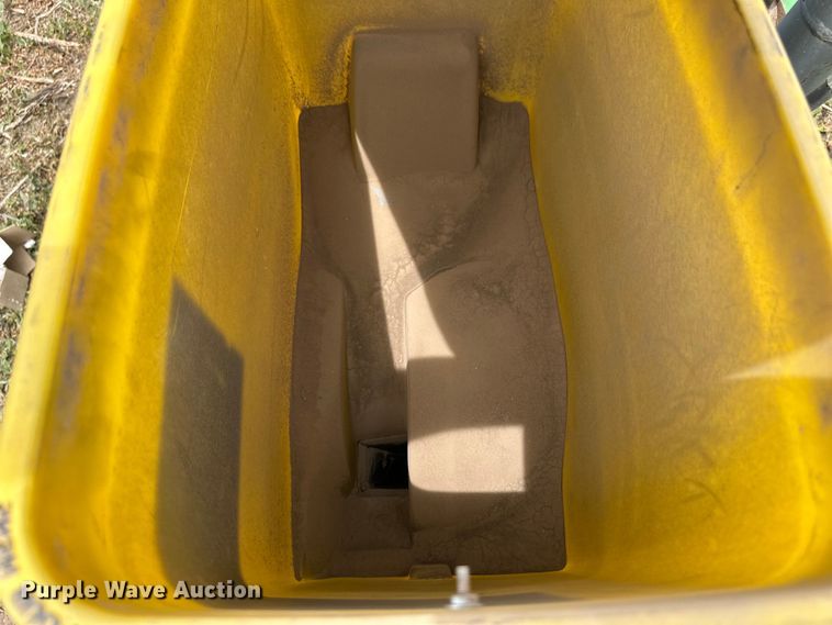 image for item OI9109 1995 John Deere 7200 Conservation planter